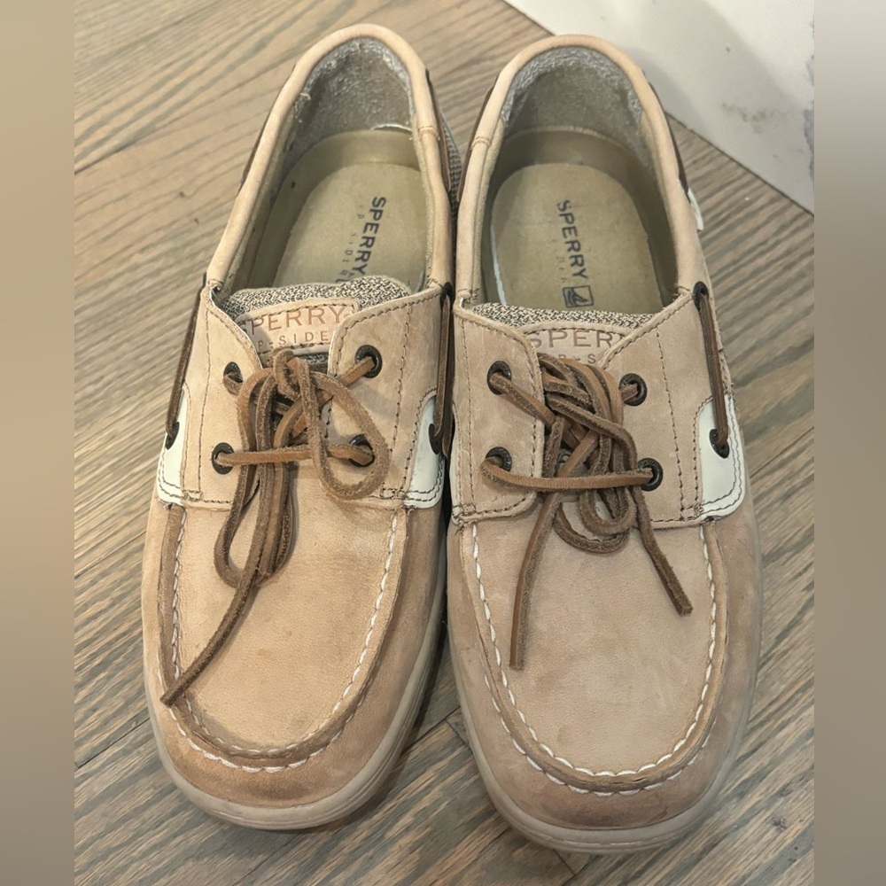 Sperry Top-Sider boat shoes in tan leather women’s size 6